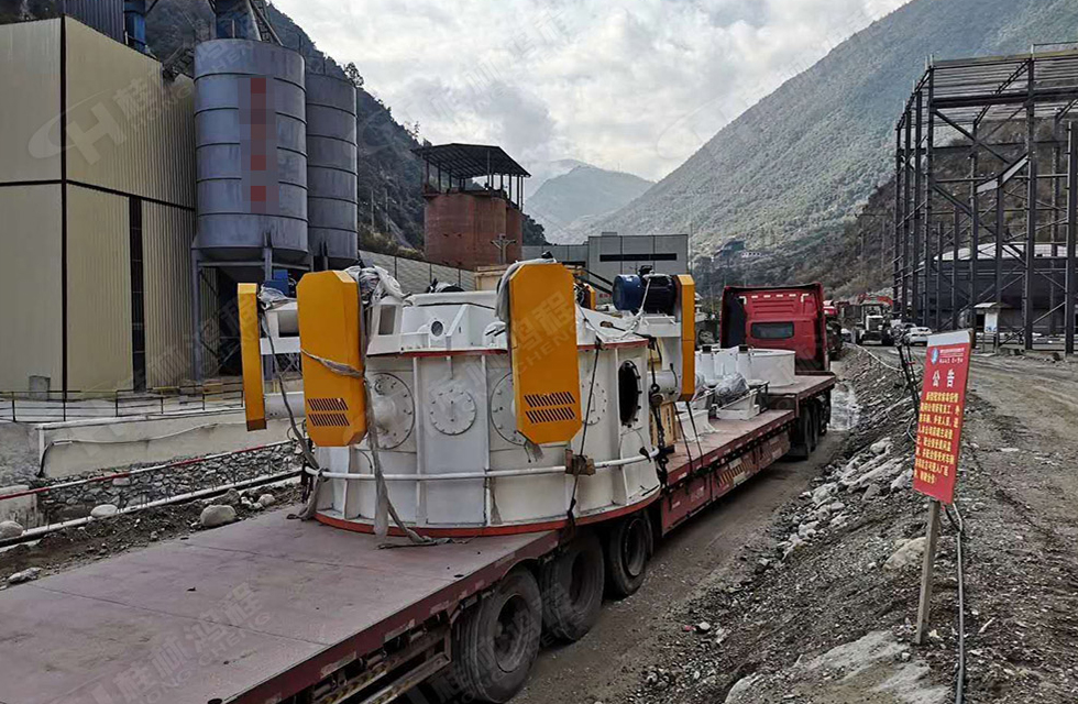 廣西桂林鴻程磨粉機董事長容棟國、總經(jīng)理林總親臨磨機安裝現(xiàn)場指導(dǎo)工作 廣西桂林鴻程磨粉機董事長容棟國、總經(jīng)理林總親臨磨機安裝現(xiàn)場指導(dǎo)工作